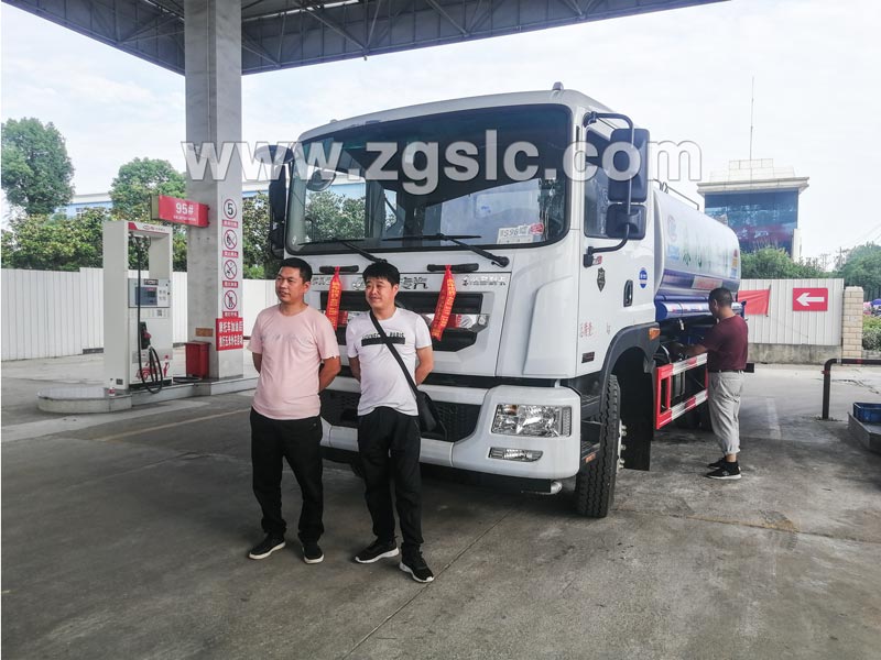 2019/05/31 鄭州吳總、唐總在程力專(zhuān)用汽車(chē)股份有限公司自提一輛12方東風(fēng)D9噴霧車(chē)，單號(hào)26729